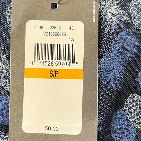 For the perfect untucked look! Van Heusen Men's size S/P Slim fit - Picture 2 of 13